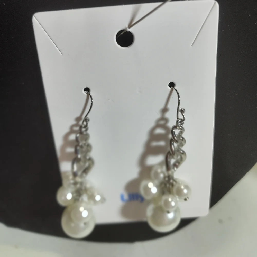 Elegant Pearl and Silver Necklace Earrings Set